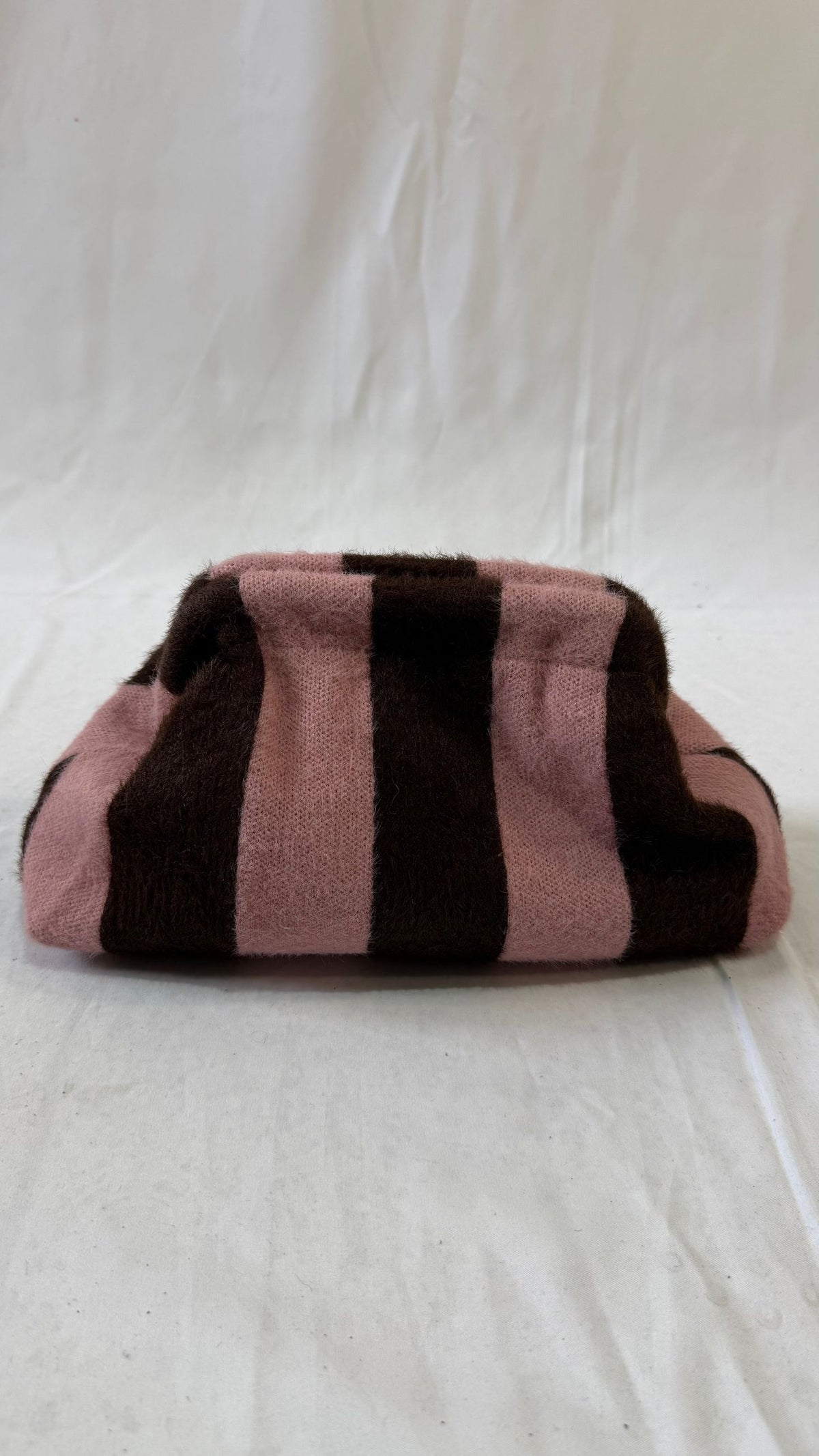 Clutch a righe Safe Concept Store