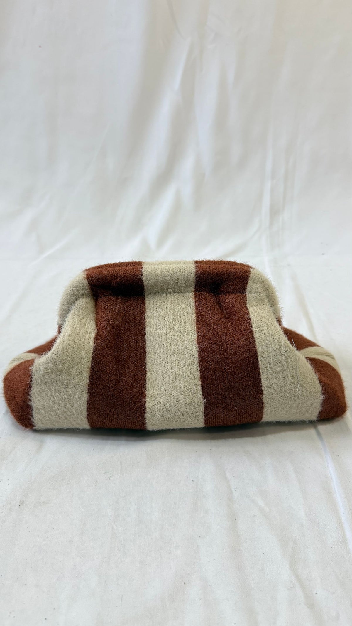 Clutch a righe Safe Concept Store