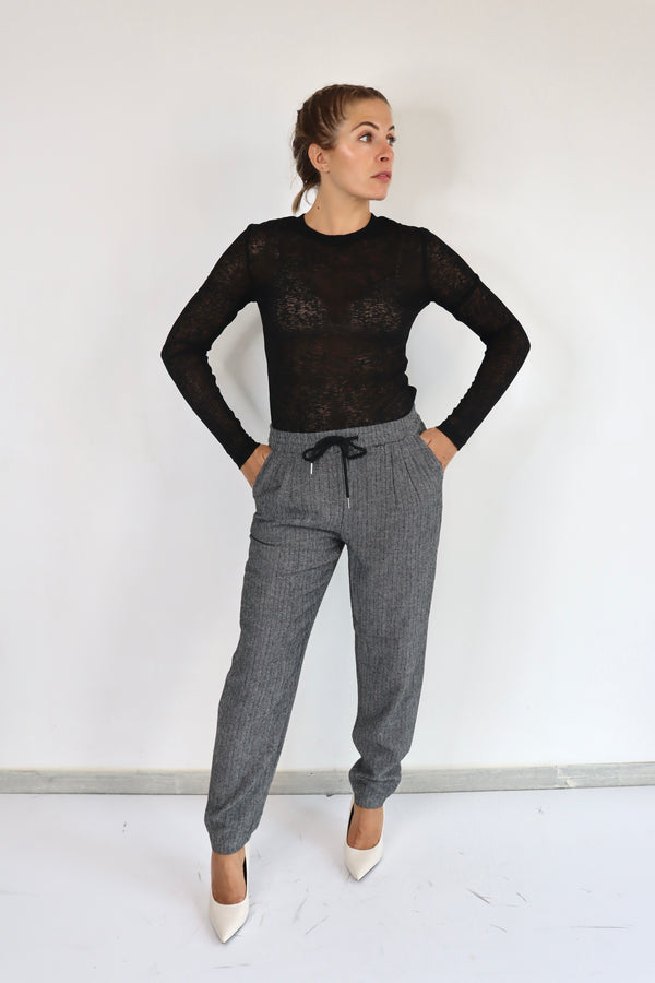 MOLLY BRACKEN Pantalone dritto a righe diagonali