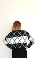 MOLLY BRACKEN Maglione crop a rombi grigi
