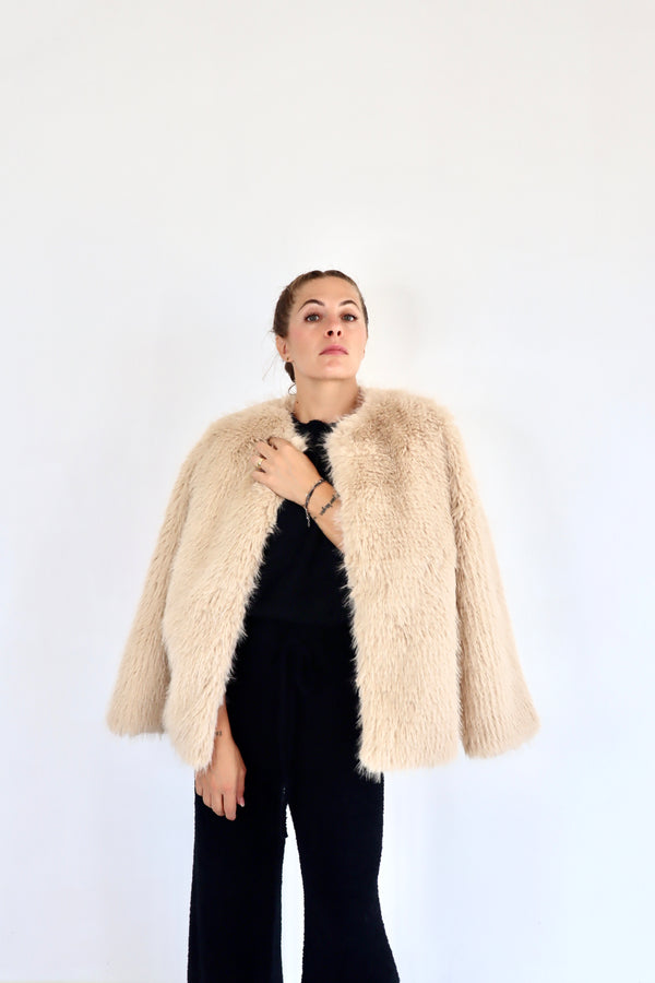 MOLLY BRACKEN Eco-pelliccia beige con chiusura a gancio