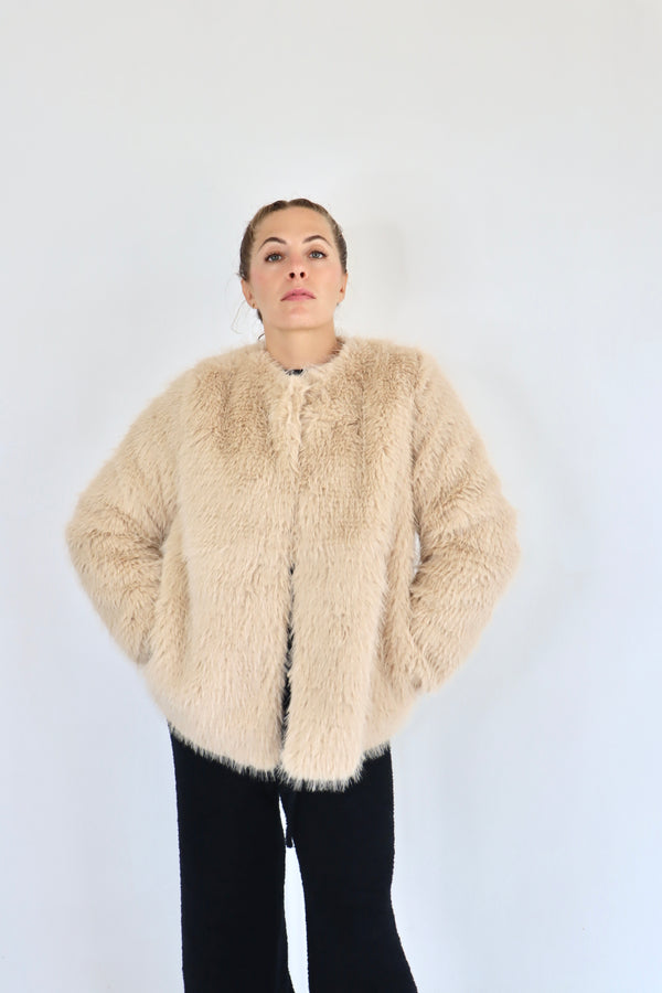 MOLLY BRACKEN Eco-pelliccia beige con chiusura a gancio