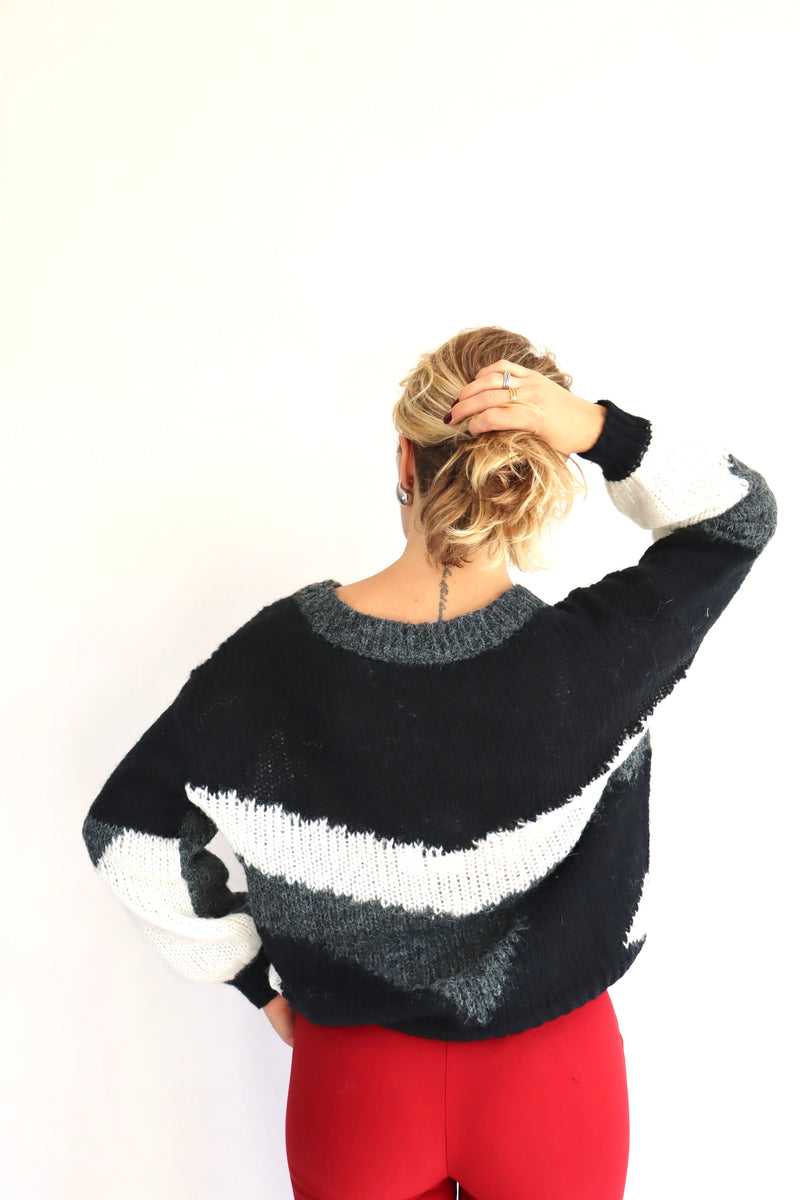 MOLLY BRACKEN  Maglione a righe grigio e nero con scollo a V