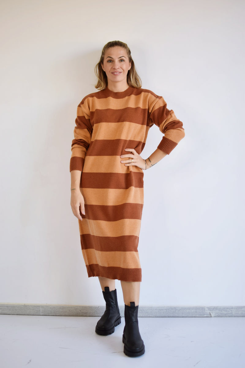 COMPANIA FANTASTICA Abito in maglia con righe marroni