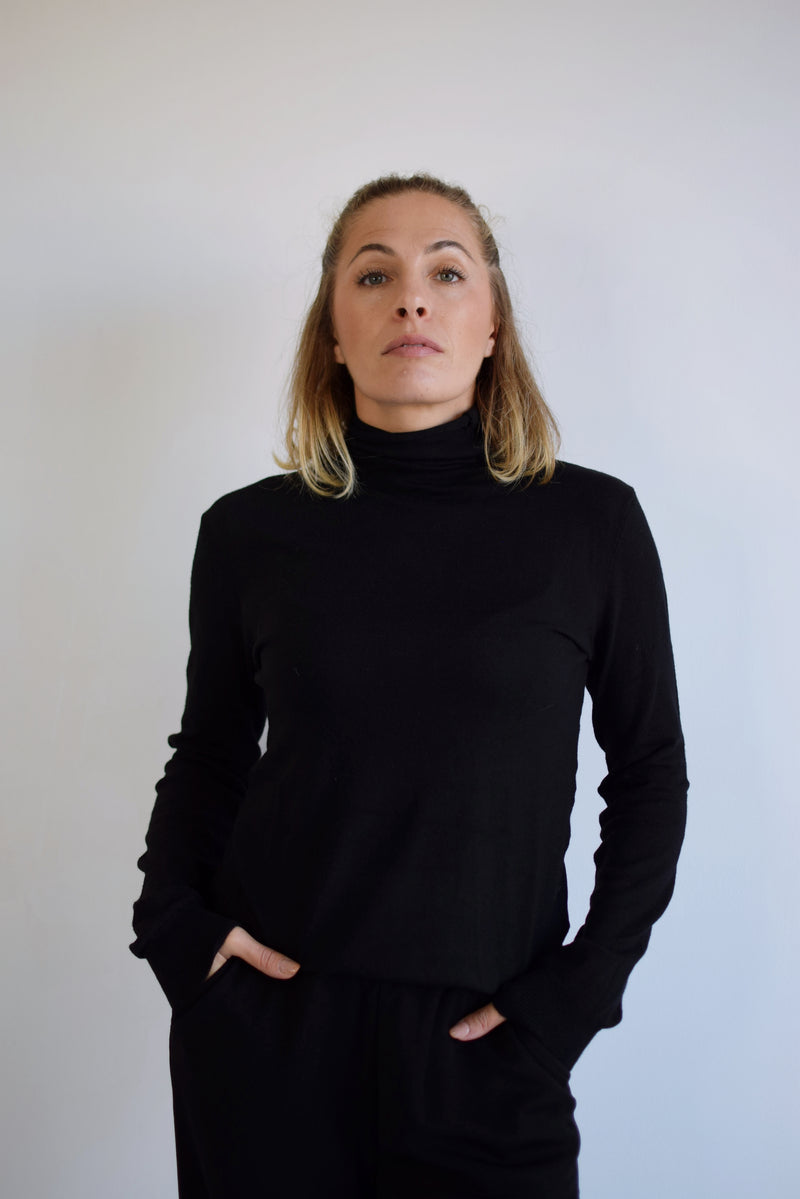 COMPANIA FANTASTICA Maglia con collo alto nera