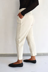 MOLLY BRACKEN Pantalone morbido a costine bianco