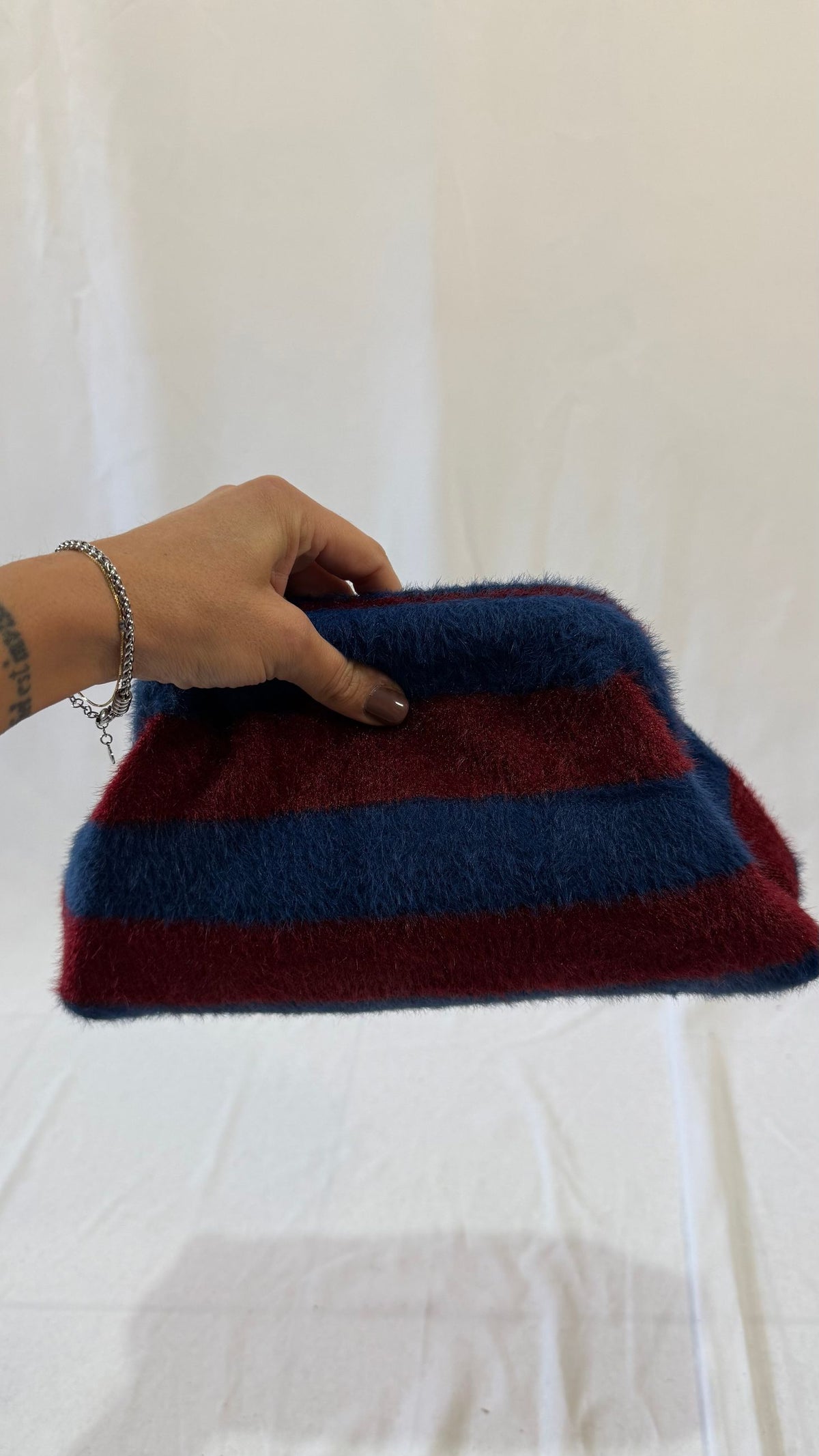 Clutch a righe Safe Concept Store